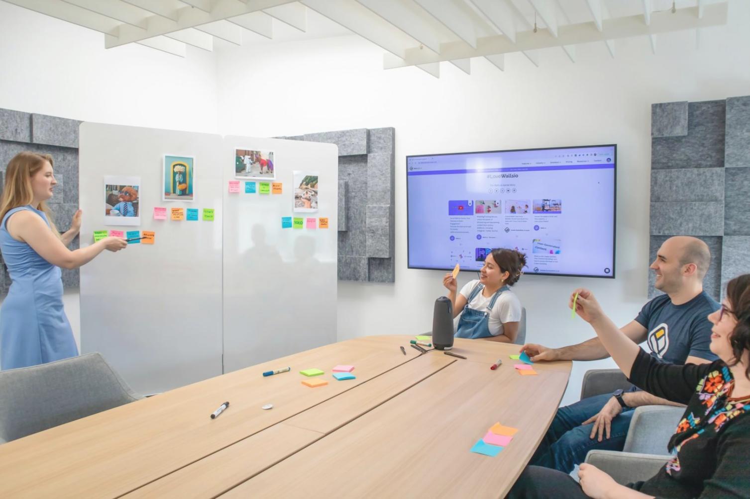 Séance de travail collaboratif sur la planification budgétaire
